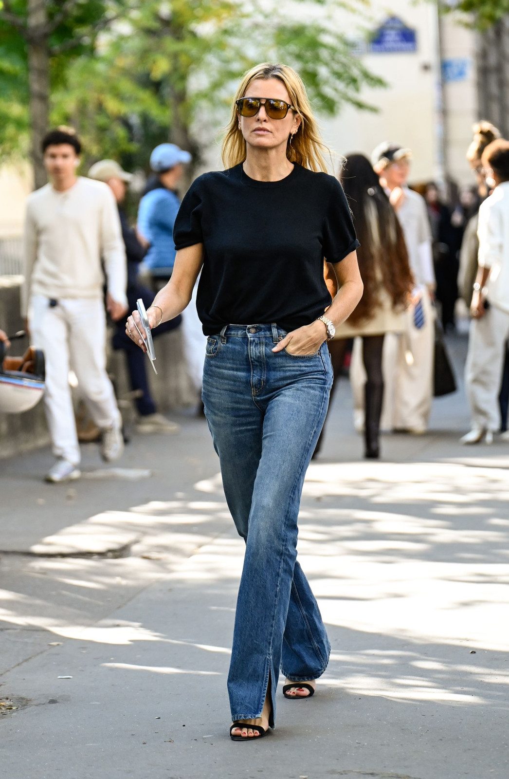 Flared Jeans with Side Slit and Black Top with Open-Toe Heeled Sandals — Heels with Jeans Outfits