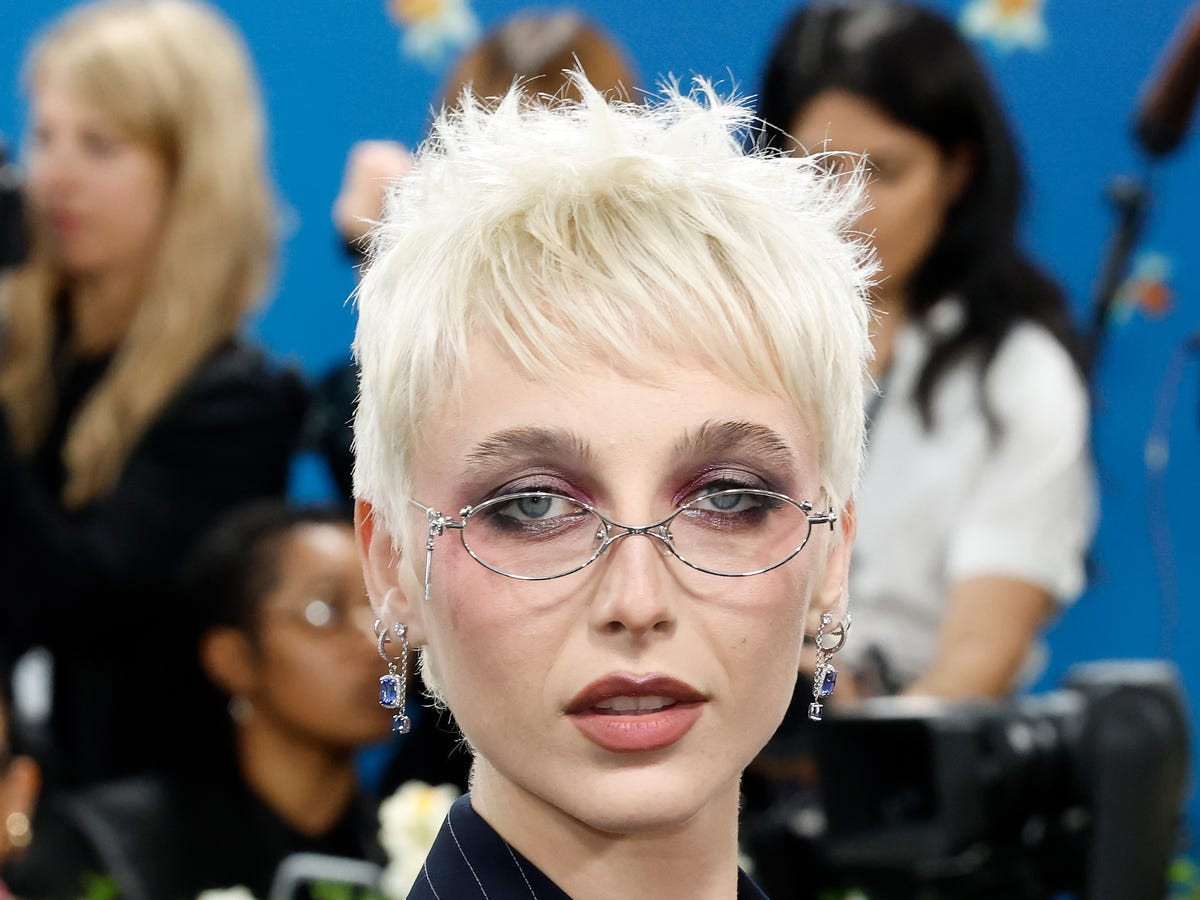 Platinum Blonde Visual Idea Platinum Blonde Visual Idea — Pixie with Glasses