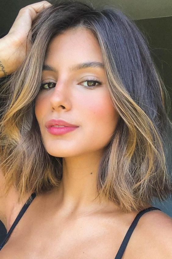 Collarbone Casual Dark Brown Bob With Highlights Collarbone Casual Dark Brown Bob With Highlights — Long Bob