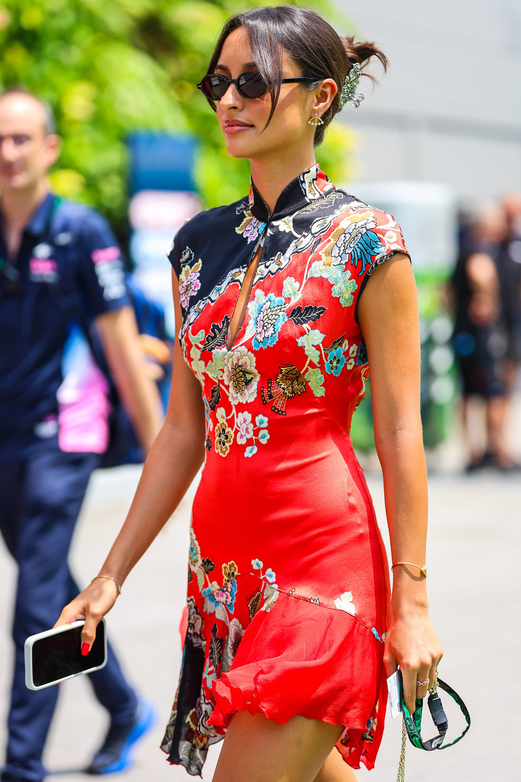 Vibrant Floral Dress for a Glamorous Grand Prix Look Vibrant Floral Dress for a Glamorous Grand Prix Look — F1 Race Outfits