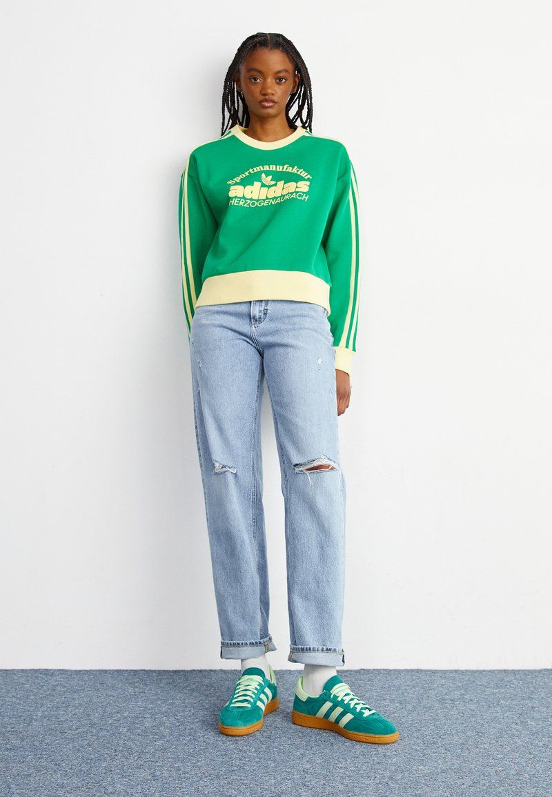 Graphic Sweatshirt and Ripped Jeans with Green and Yellow Adidas Spezial Graphic Sweatshirt and Ripped Jeans with Green and Yellow Adidas Spezial — Adidas Spezial Outfits