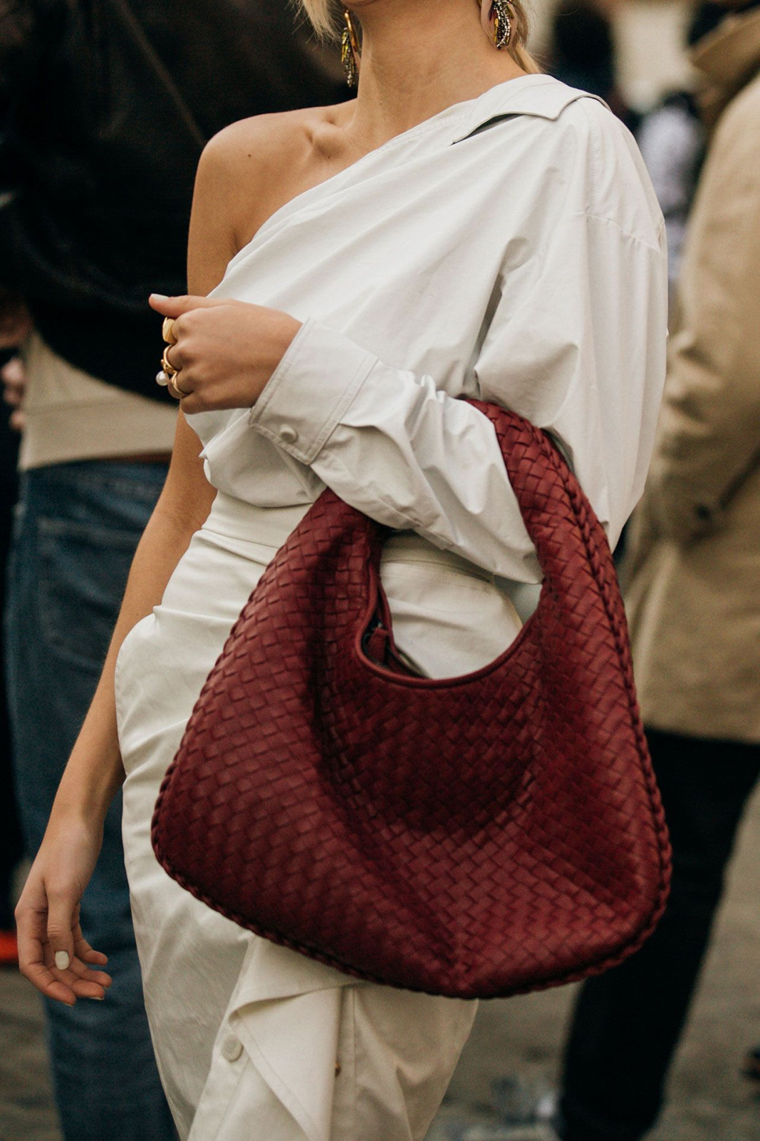 Oversized Brown Woven Hobo Bag with Pleated Mini Skirt and Vest — Hobo Bag Outfits