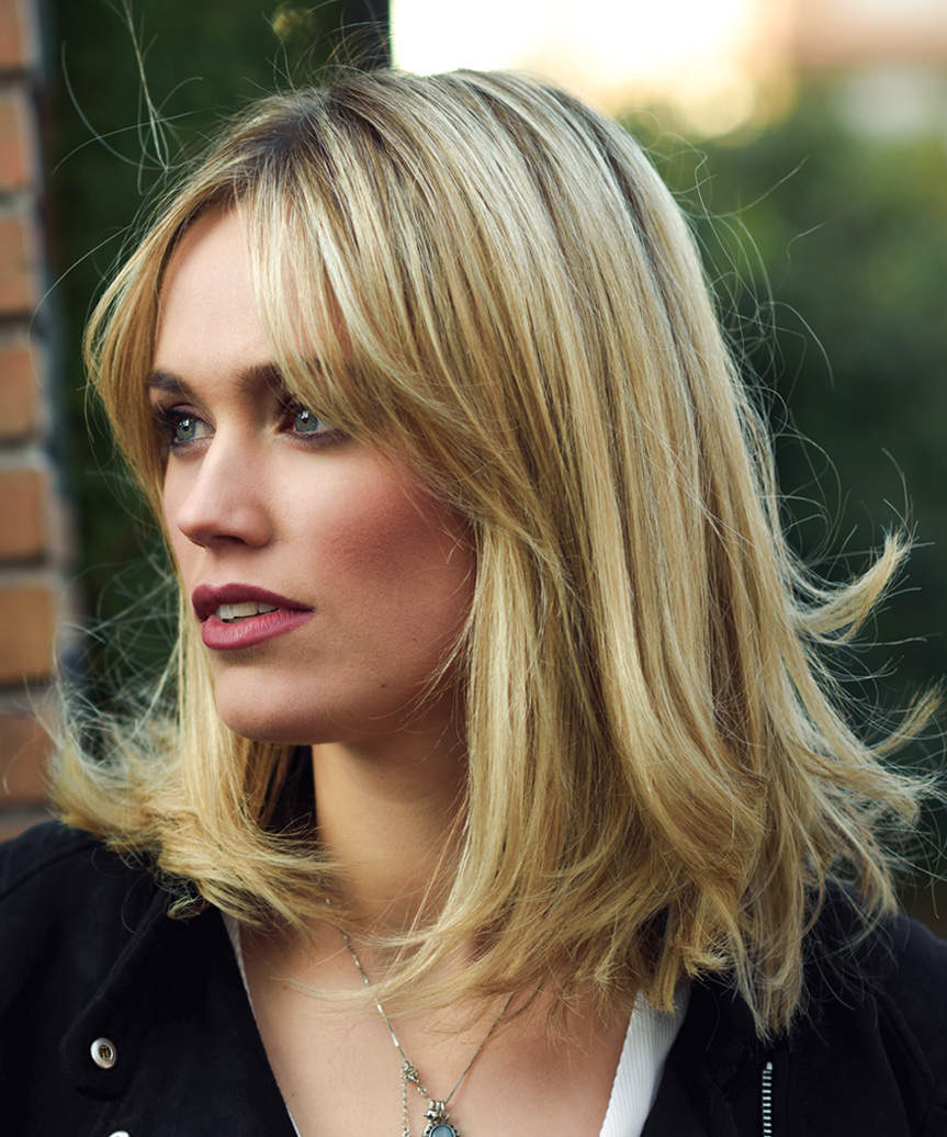 Layered Blonde Lob With Curtain Bangs — Medium Hair with Bangs