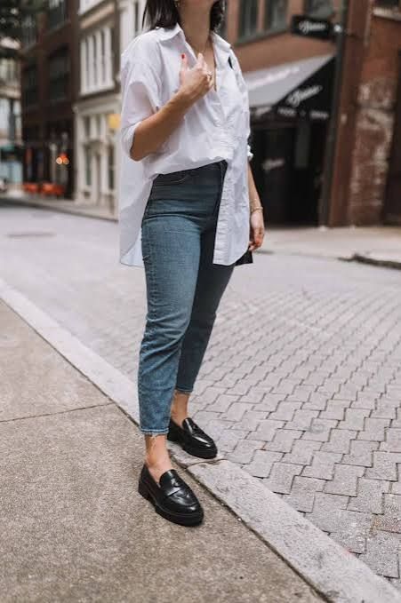 Classic Comfort: Oversized Shirt and Slim Jeans Classic Comfort: Oversized Shirt and Slim Jeans — Platform Loafers Outfits