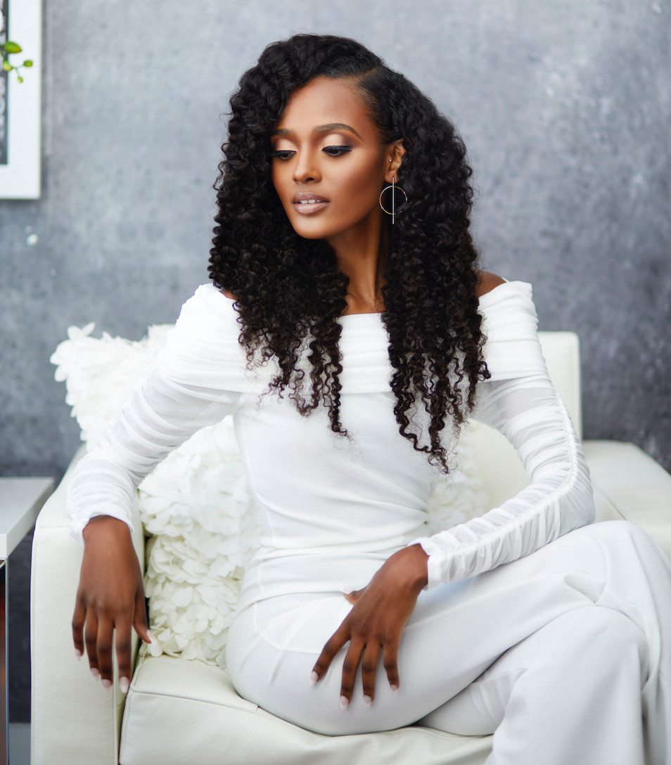 Shoulder Defined Waves With Side Part — Braid Out