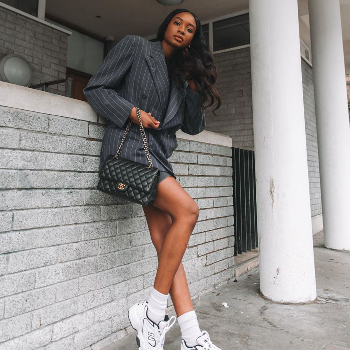 Smart Casual Grey Blazer, Black Skirt, and White Sneakers Smart Casual Grey Blazer, Black Skirt, and White Sneakers — Sneakers with Skirt Outfits