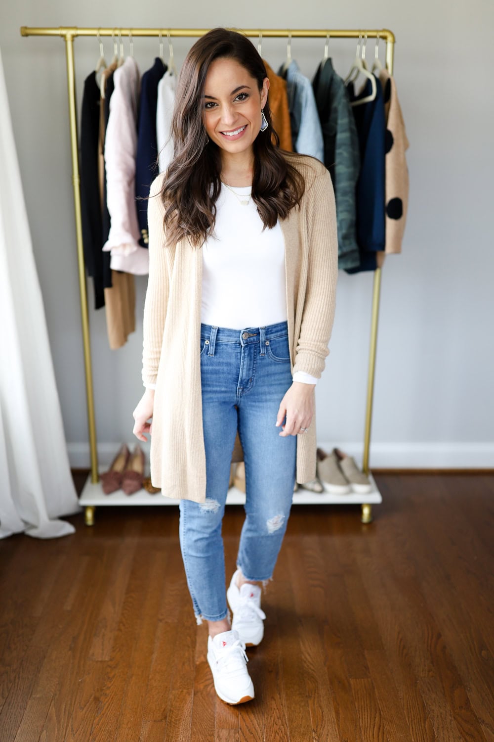 Longline Cardigan and Slim Jeans with White Sneakers — White Sneakers Outfits