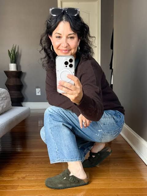 Olive Green Birkenstock Bostons with Jeans and Crew Neck Sweater Olive Green Birkenstock Bostons with Jeans and Crew Neck Sweater — Birkenstock Boston Outfits