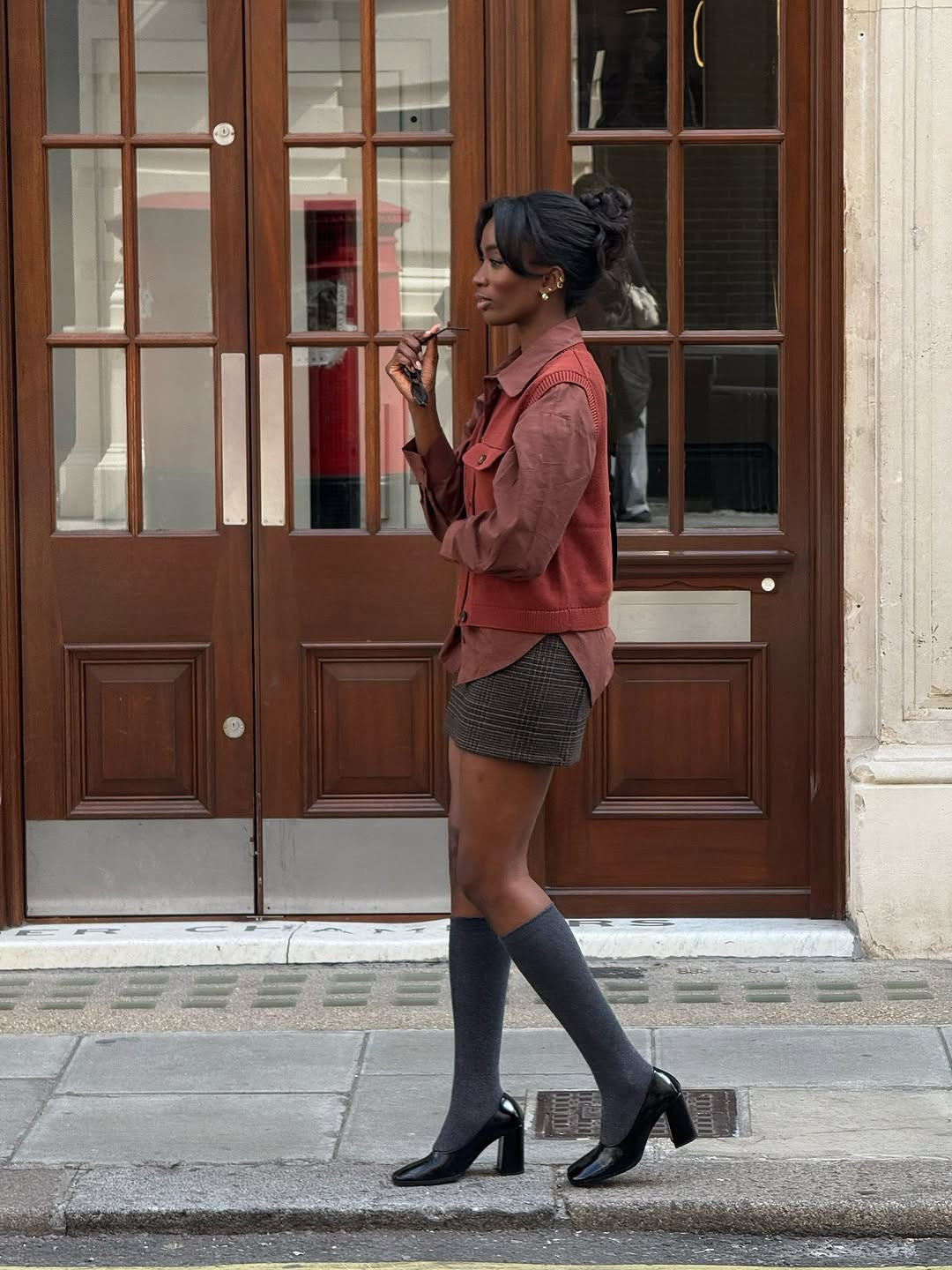 Grey Knee-High Socks with Black Block Heels and Plaid Mini Skirt Grey Knee-High Socks with Black Block Heels and Plaid Mini Skirt — Socks with Heels Outfits