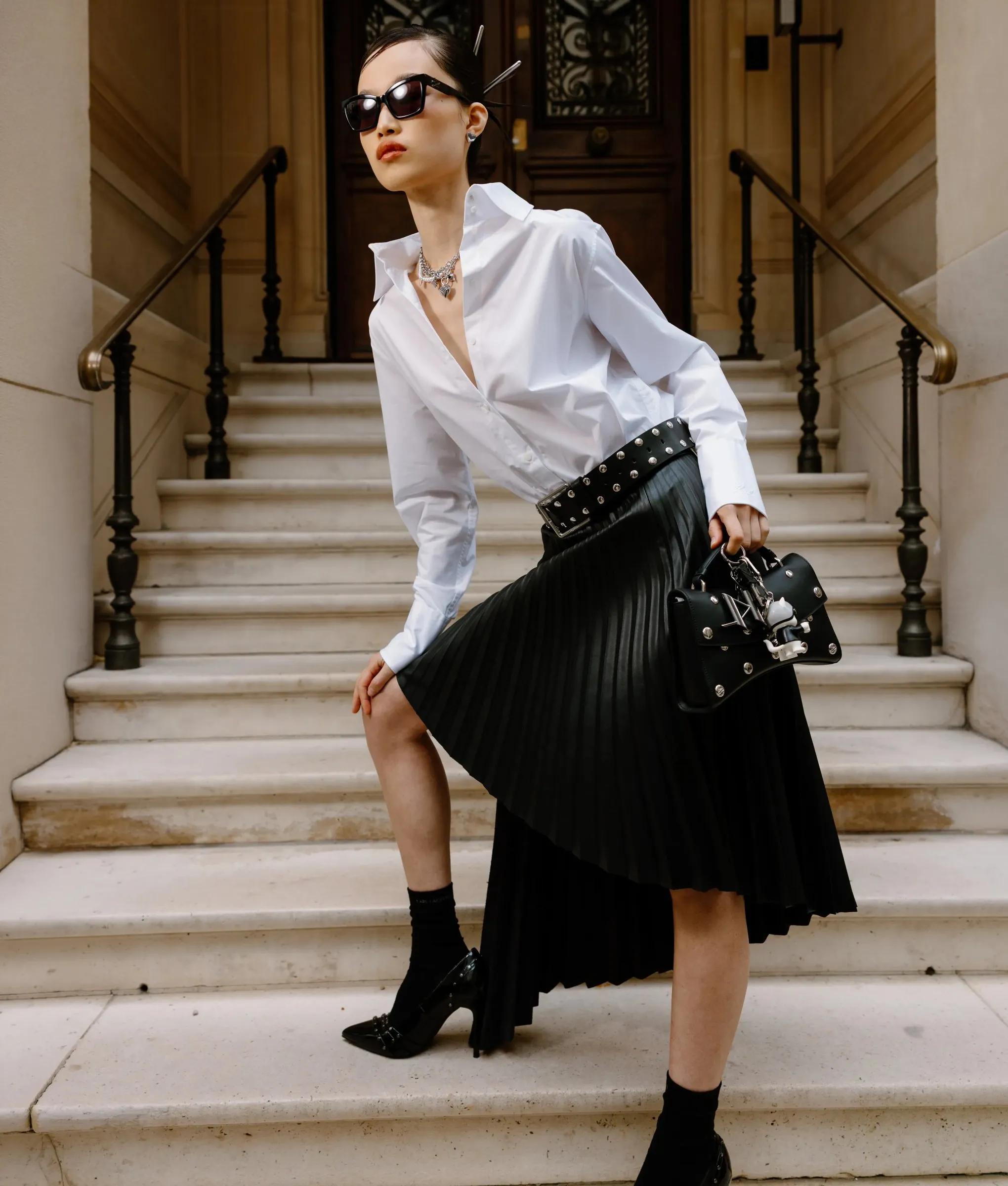 Edgy Fashion Statement: Black Faux Leather Maxi Skirt with Oversized Shirt — Pleated Skirt Outfits
