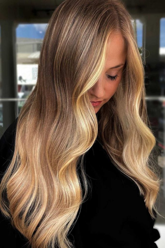 Wavy Blowout Golden Blonde Wavy Blowout Golden Blonde