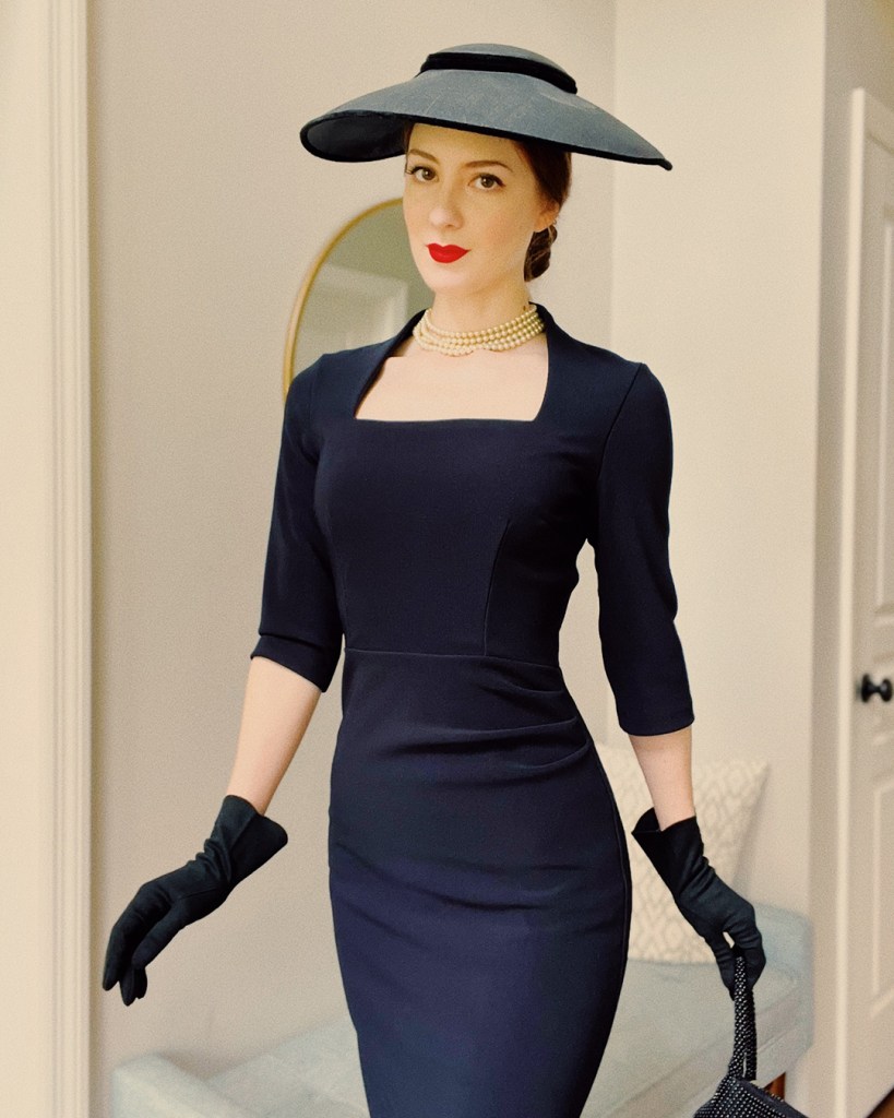 1940s Elegance: Navy Midi Dress with Wide-Brimmed Hat and Pearls 1940s Elegance: Navy Midi Dress with Wide-Brimmed Hat and Pearls — Femme Fatale Outfits