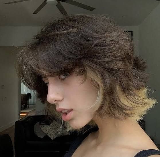 Dark Brown Wolf Cut Blonde Highlights — Short Wolf Cut