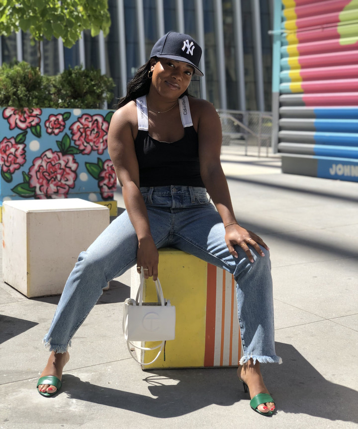 Frayed Hem Jeans with Bold Green Heels Frayed Hem Jeans with Bold Green Heels — Levi's Outfits