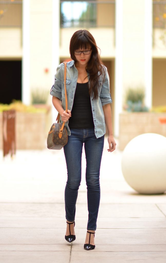 Black T-Strap Pumps with Skinny Jeans and a Denim Shirt — Pumps Outfits