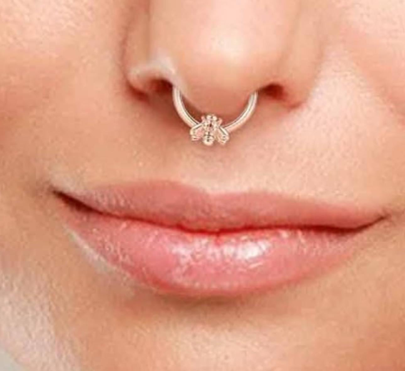 Septum Ring with a Bee Charm for a Playful Touch Septum Ring with a Bee Charm for a Playful Touch — Nose Piercing Ideas