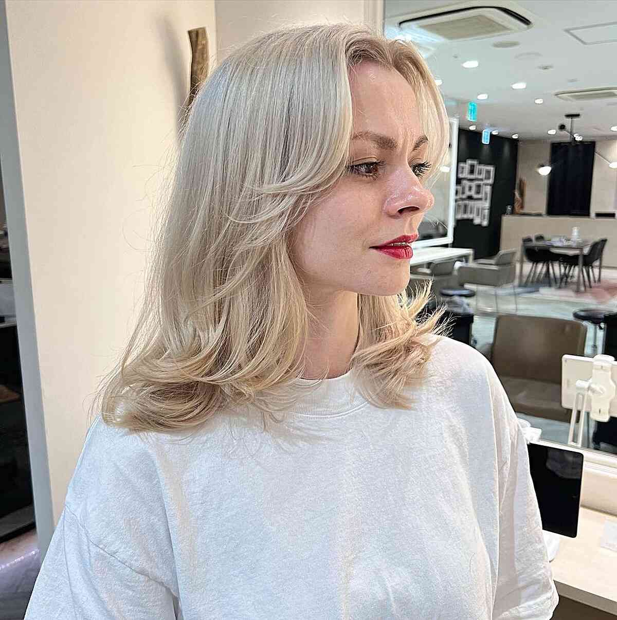 Platinum Blonde Collarbone Layers Platinum Blonde Collarbone Layers — Feathered Hair
