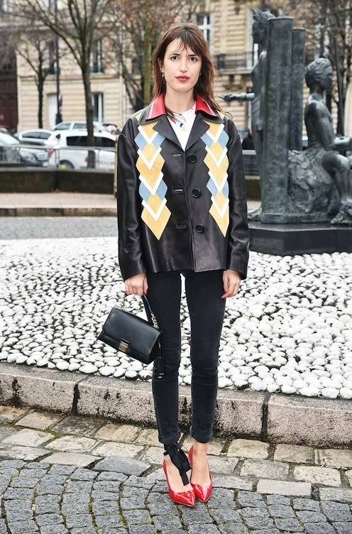 Edgy Appeal: Skinny Jeans with a Graphic Leather Jacket — Outfits for Skinny Girls