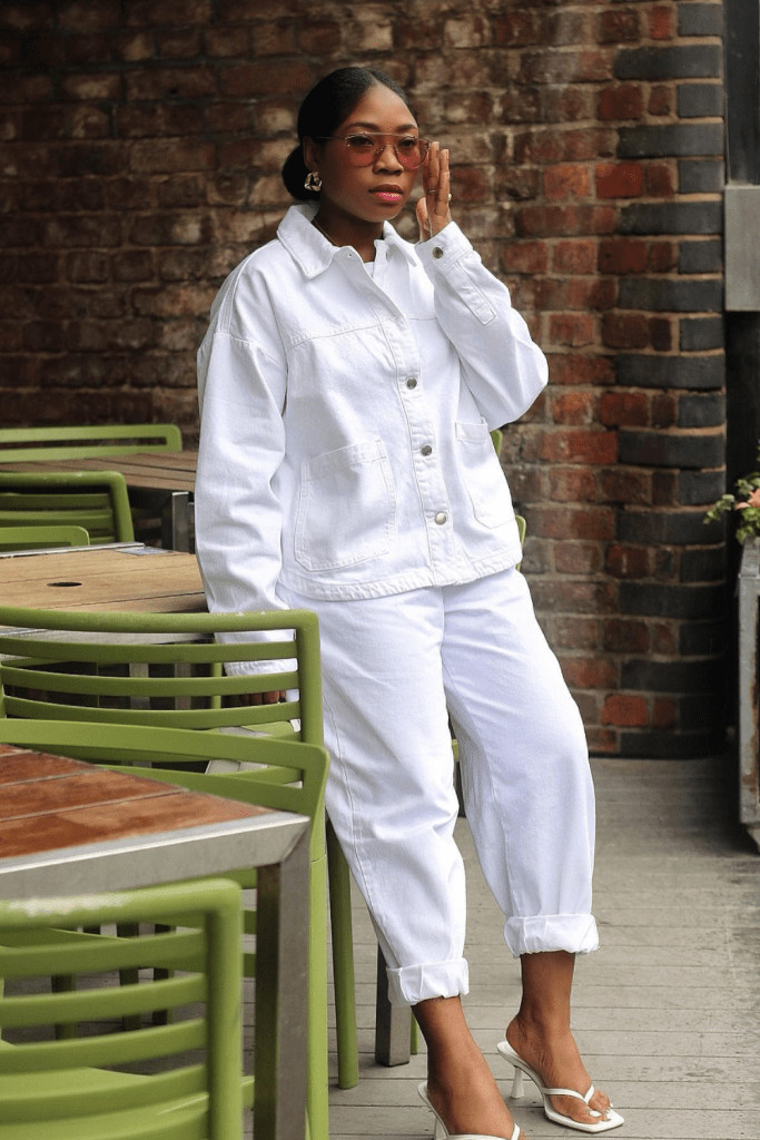 White Thong Sandals With Clear Straps Outfit Idea White Thong Sandals With Clear Straps Outfit Idea — White Jeans Outfits