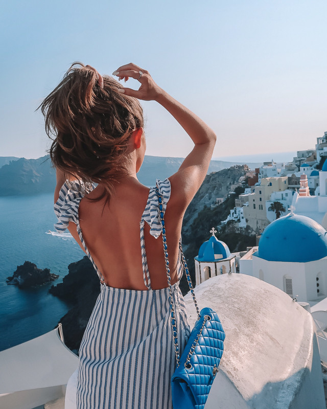 Santorini Sightseeing: Striped Sleeveless Dress with Blue Bag — Santorini Outfits