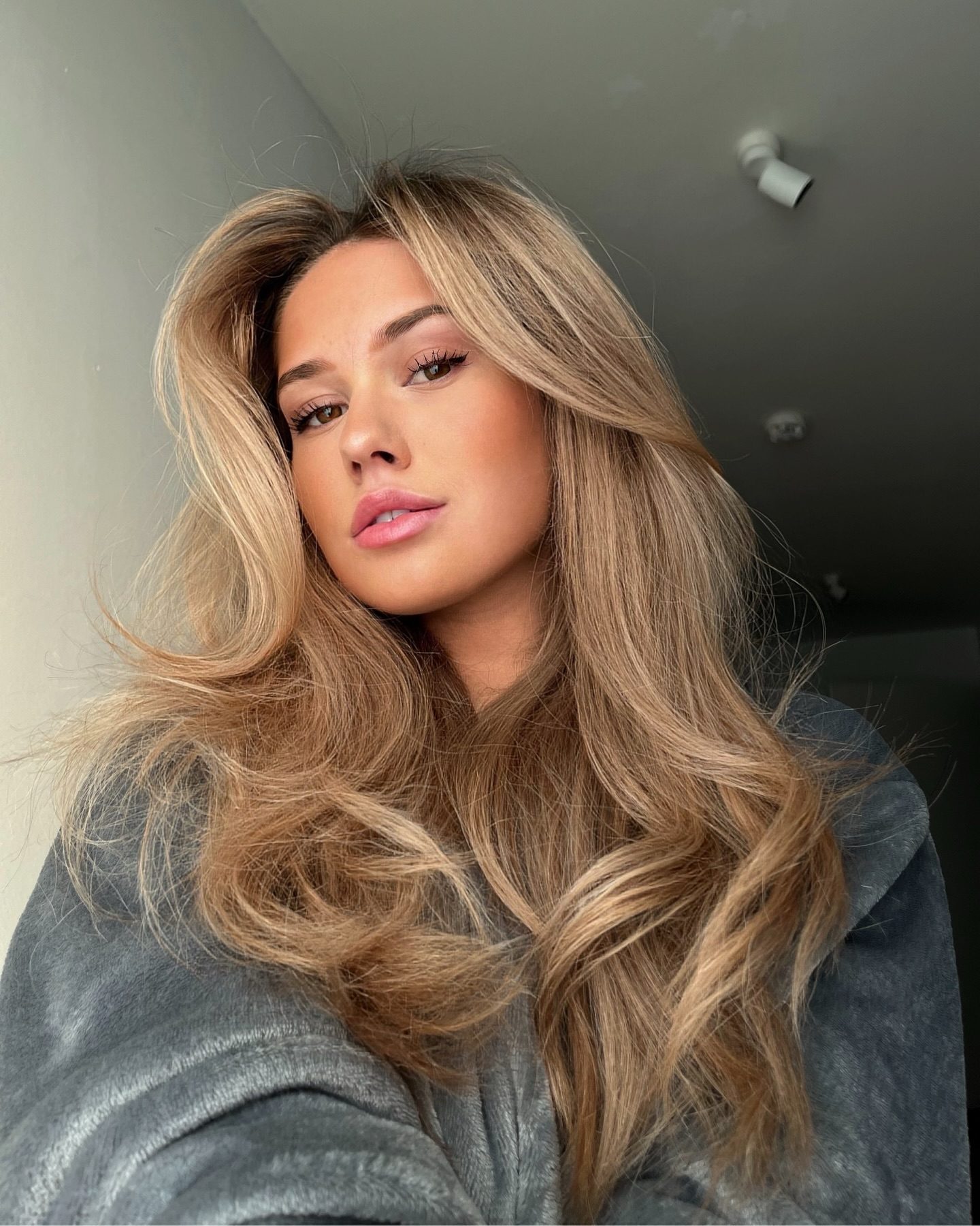 Ash Blonde Butterfly With Dark Roots — Butterfly Haircut Long Hair