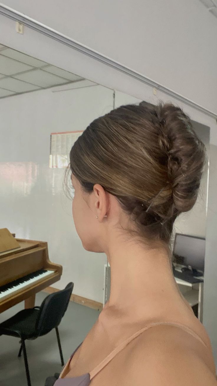 Back View Close Crop Visual Idea Back View Close Crop Visual Idea — Coquette Hairstyles