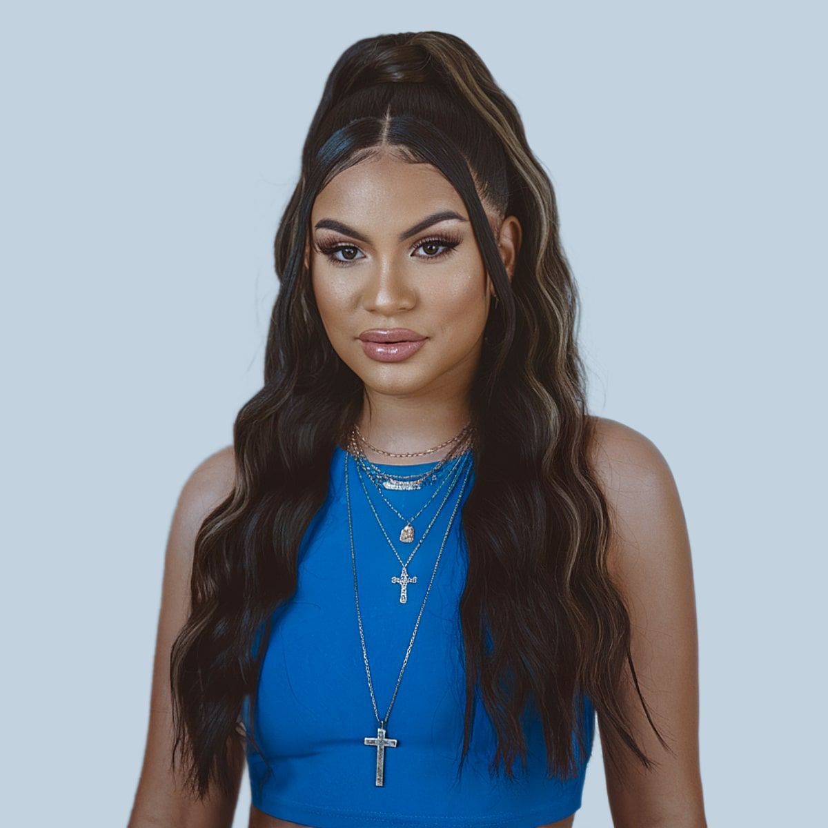 Mid-Back Wavy Blowout With Blonde — Hair Color for Latinas