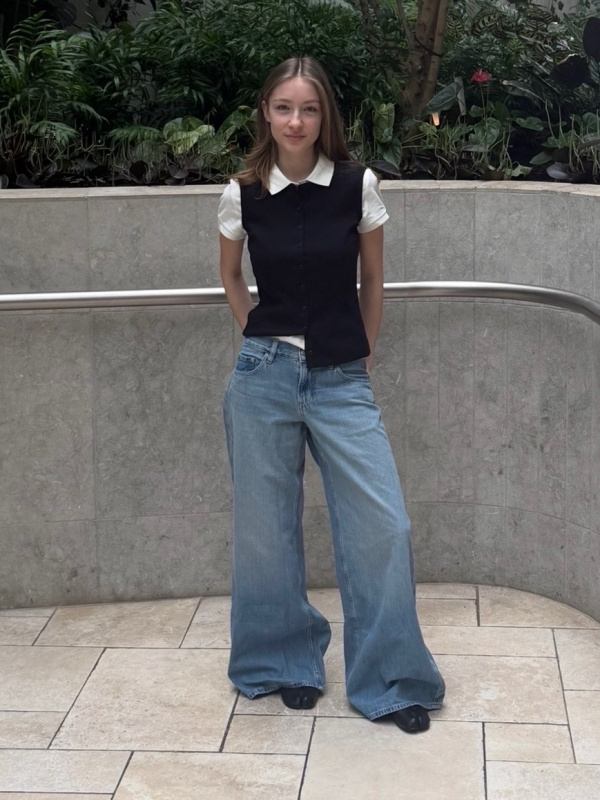 Black Ballet Flats Outfit Idea — Low Rise Jeans Outfits