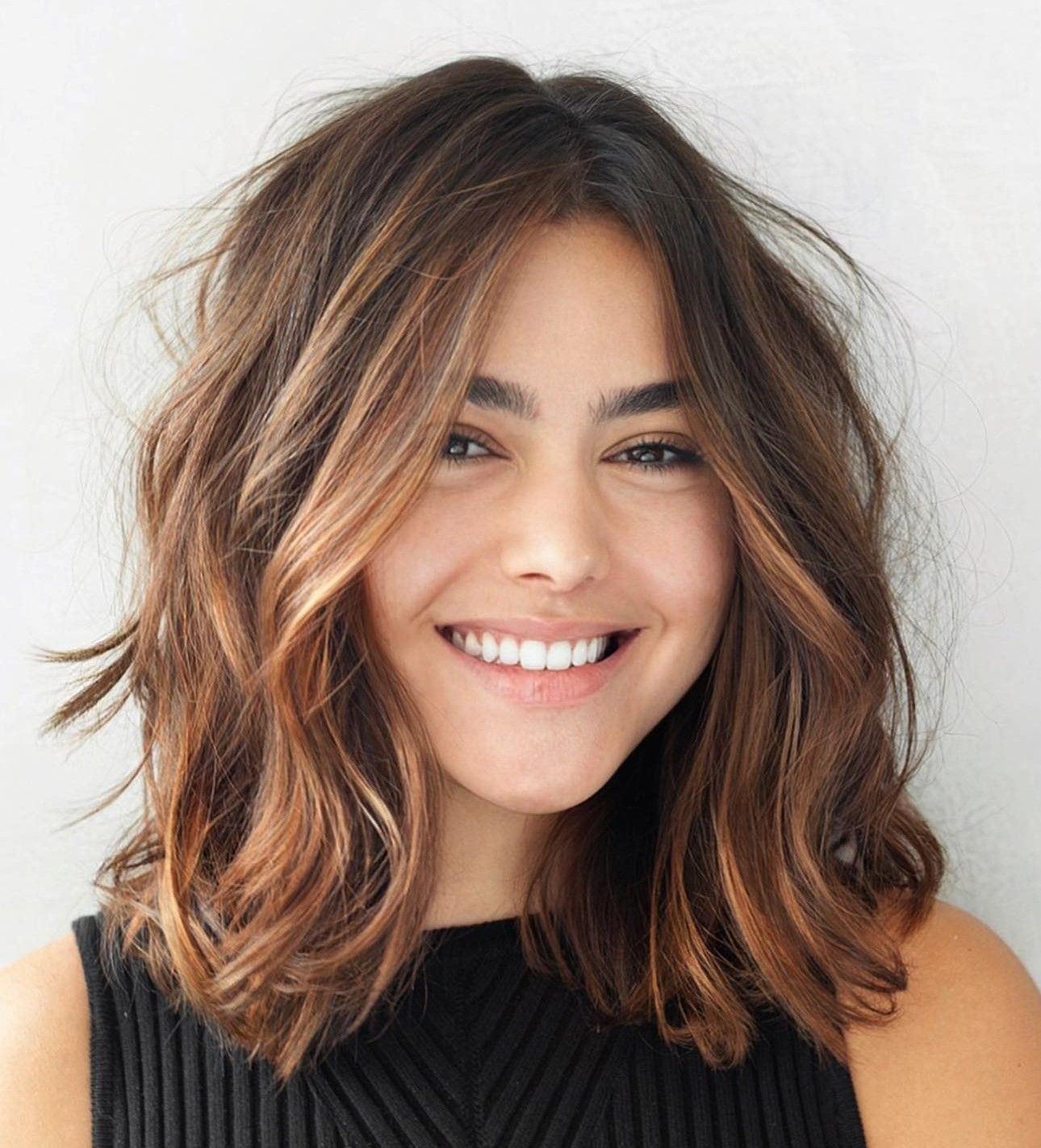 Collarbone Lob With Honey Highlights — Haircuts for Wavy Hair