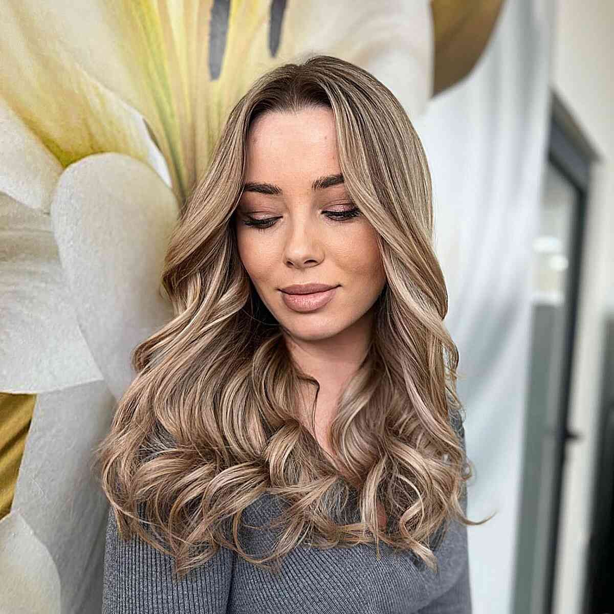 Dark Blonde With Highlights Visual Idea — Photoshoot Hairstyles
