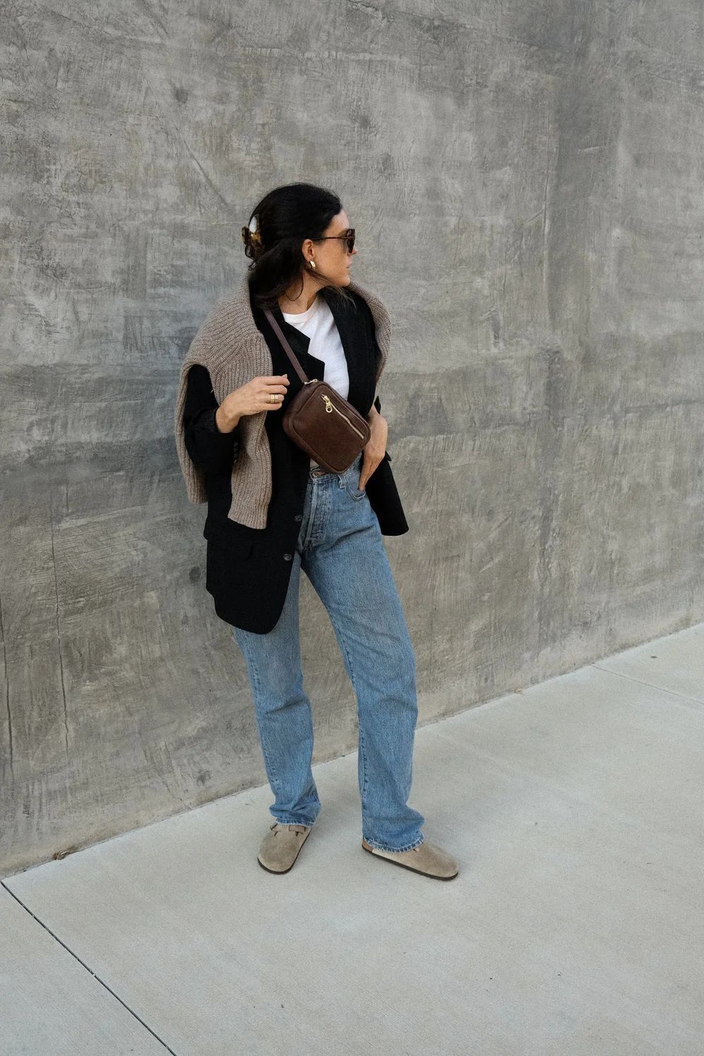 Relaxed Jeans and Blazer with Tan Birkenstock Bostons Relaxed Jeans and Blazer with Tan Birkenstock Bostons — Birkenstock Boston Outfits