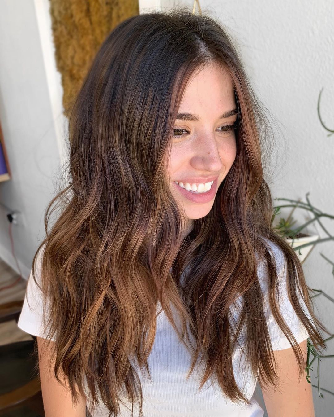 Collarbone Layers With Flowing Waves Collarbone Layers With Flowing Waves — 2A Hairstyles