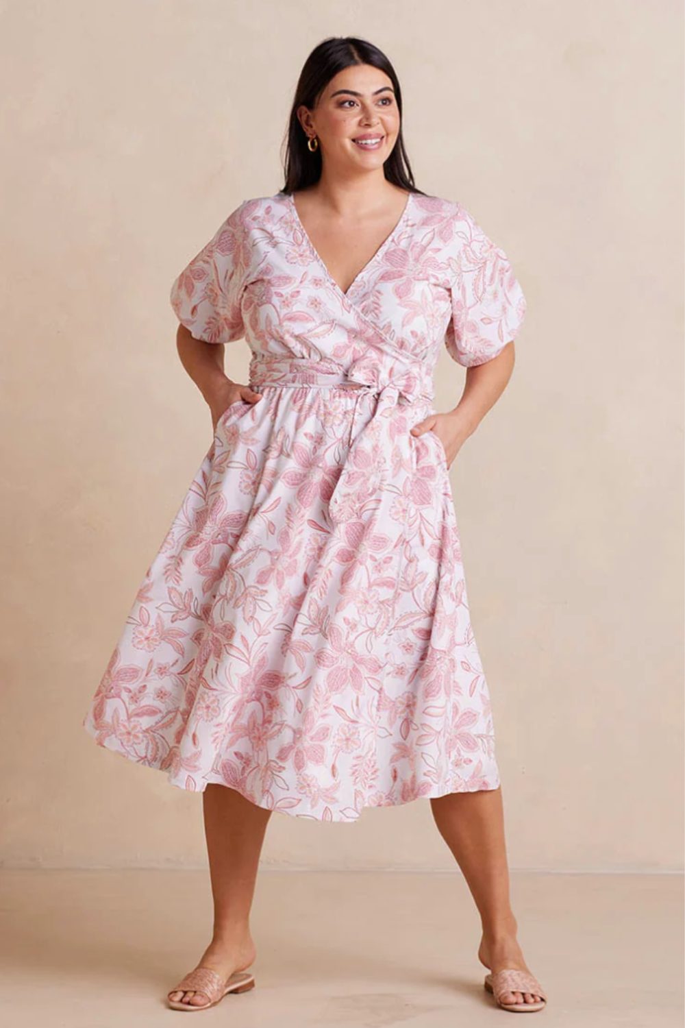 Wrap Dress with Tie Waist for Flattering Shape Wrap Dress with Tie Waist for Flattering Shape — Outfits for Apple Shape