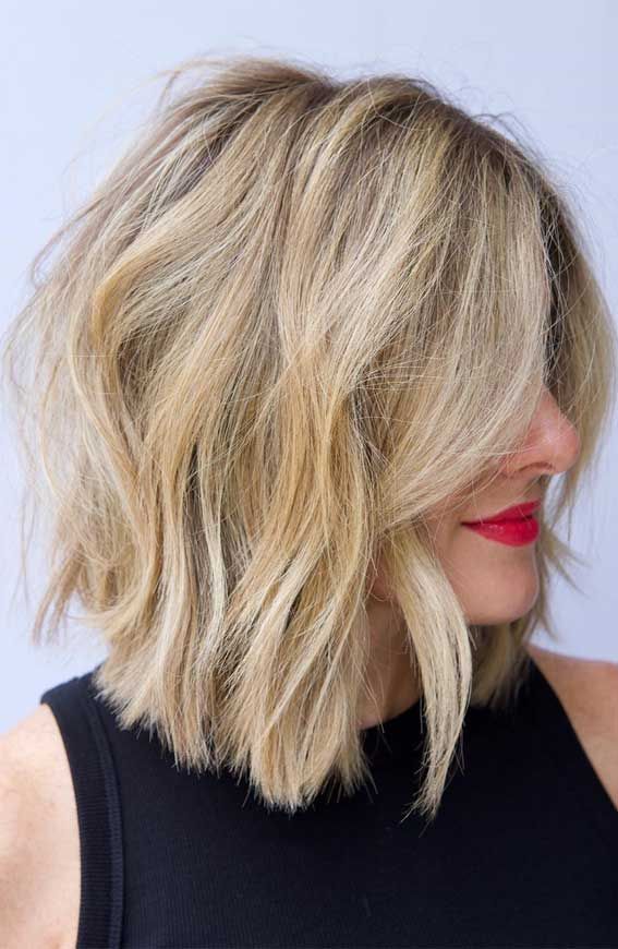 Collarbone Bob with Wavy Ends Collarbone Bob with Wavy Ends — Wash and Go Haircuts