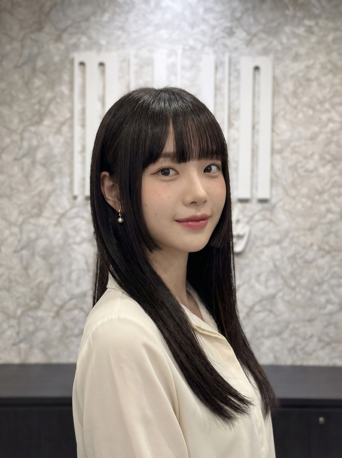 Blunt Bangs Collarbone Hime Cut With Sharp Side Pieces Blunt Bangs Collarbone Hime Cut With Sharp Side Pieces