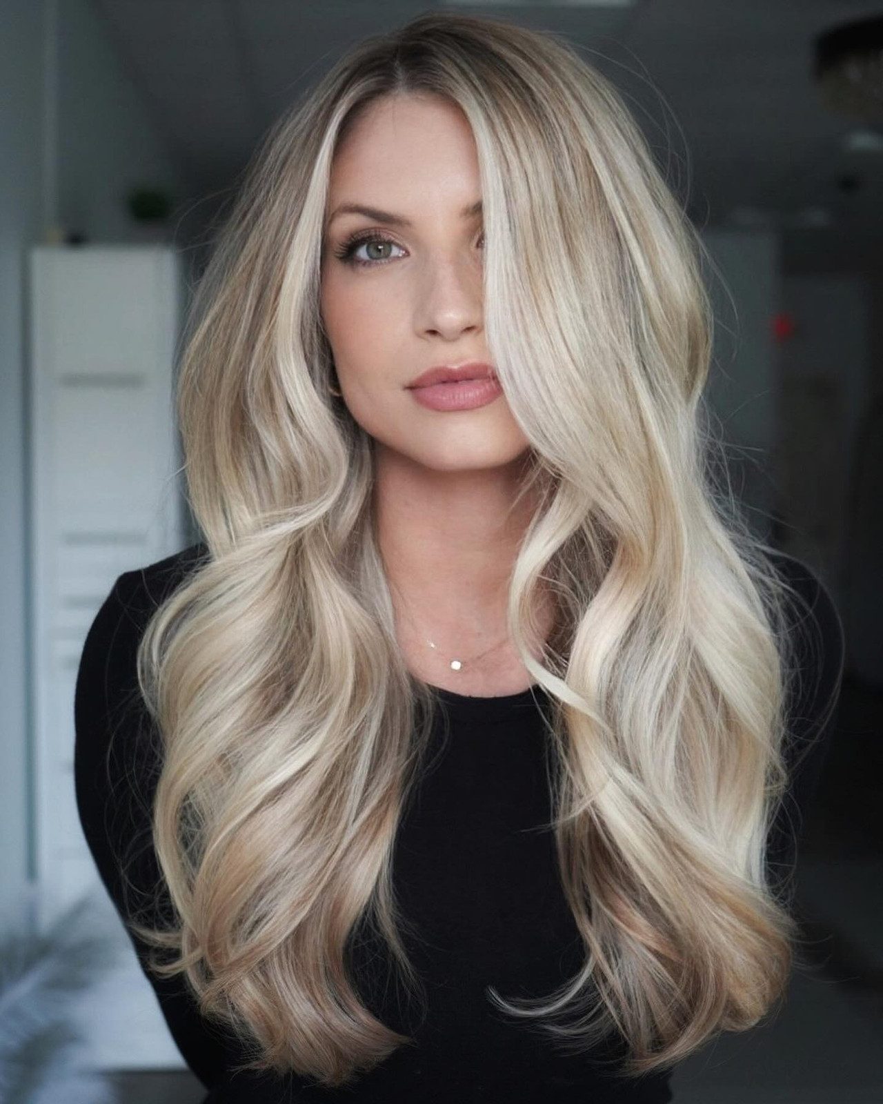 Mid-Back Warm Champagne Blonde With Highlights Mid-Back Warm Champagne Blonde With Highlights