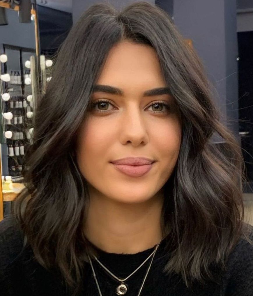 Sharp Angled Bob With No Bangs Sharp Angled Bob With No Bangs — Hairstyles for Round Faces