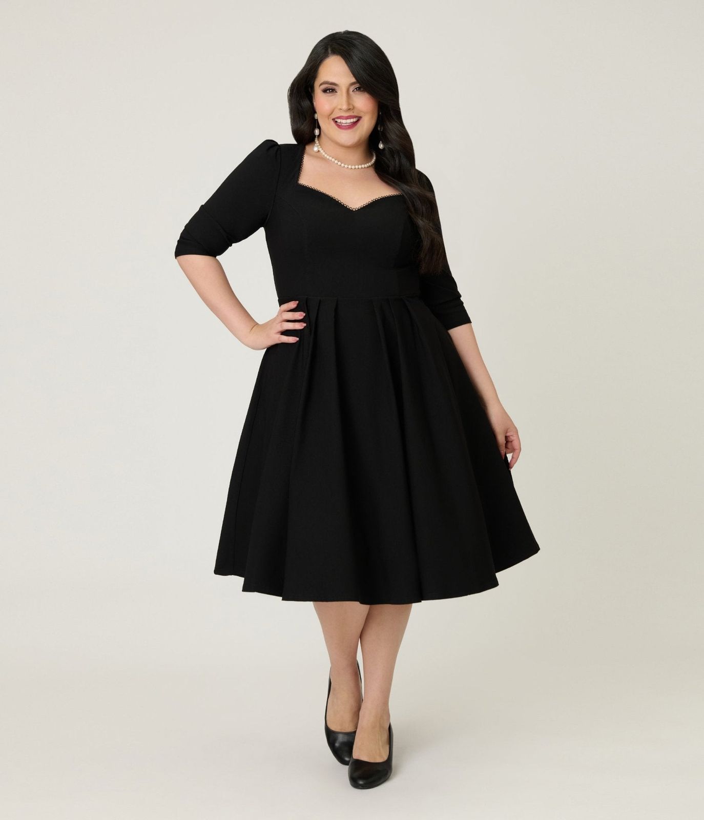 Black Sweetheart Neckline Dress for Cocktail Parties — Plus Size Dresses