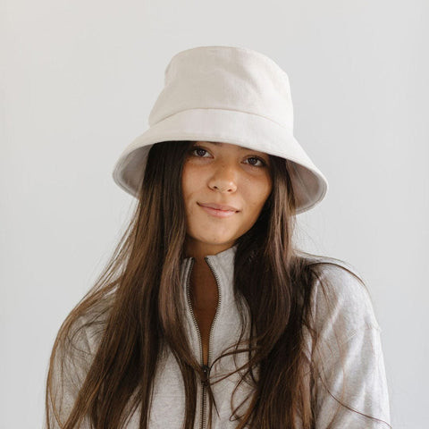 Front View Medium Crop Visual Idea Front View Medium Crop Visual Idea — Bucket Hat Hairstyles