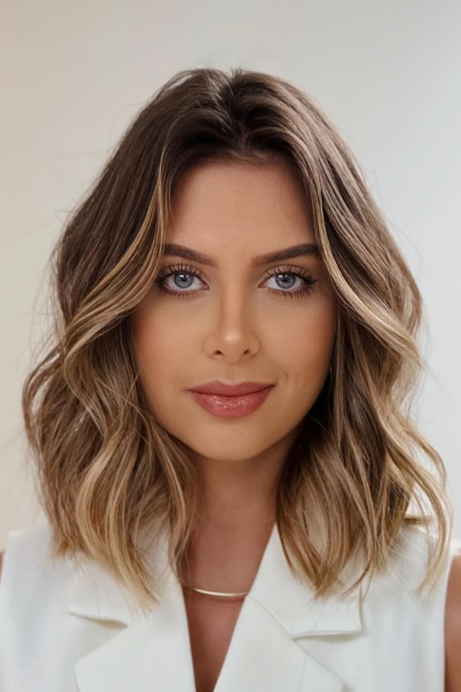 Collarbone Lob with Textured Waves and Blonde Balayage — Wavy Hairstyles
