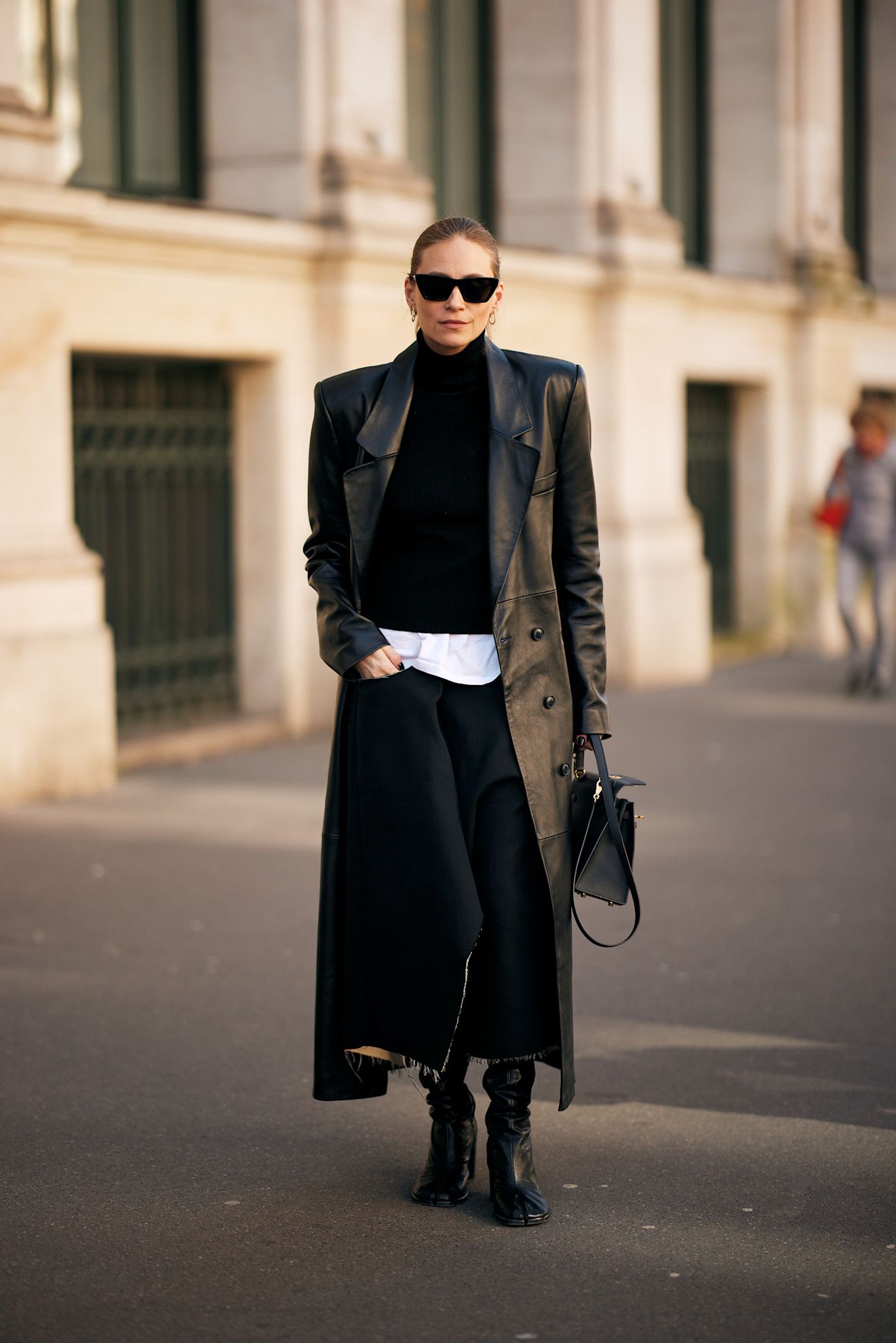 Sharp Black Leather Trench Coat Streetwear — Trench Coat Outfits
