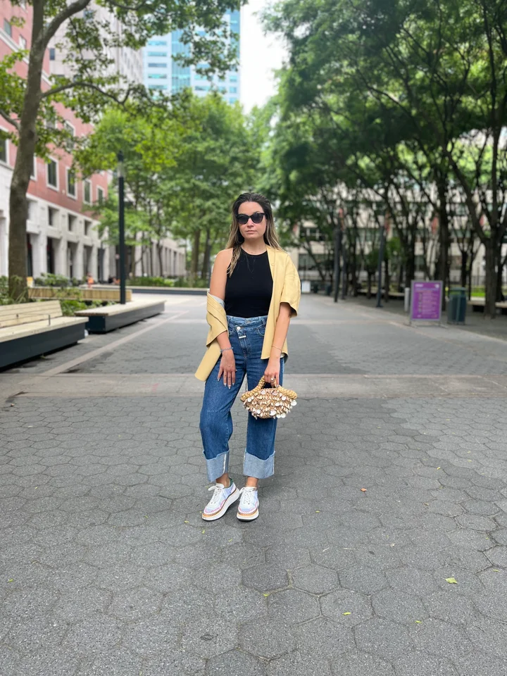 Casual Yellow Jacket with Platform Sneakers Casual Yellow Jacket with Platform Sneakers — Sneakers Outfits