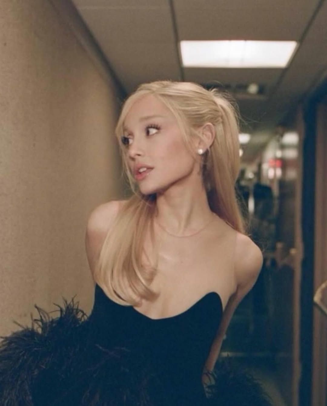 Platinum Blonde Half Up Ponytail Platinum Blonde Half Up Ponytail — Half Up Half Down Straight Hair