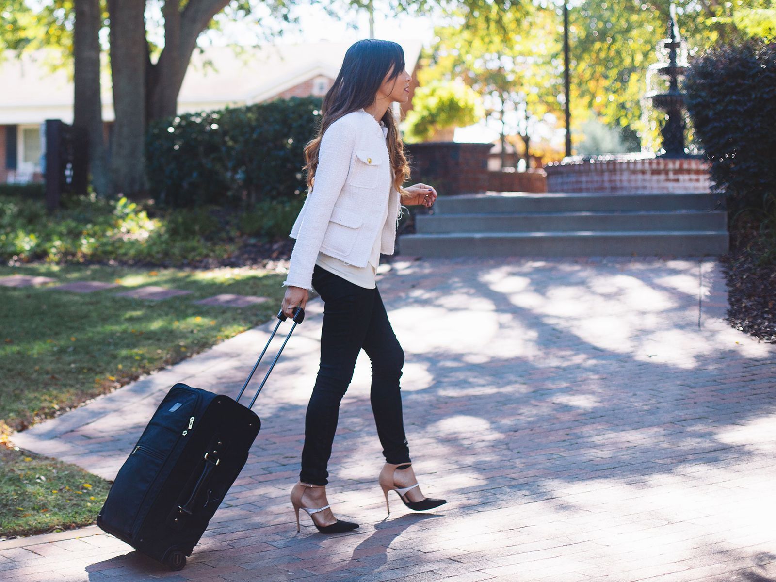 Tweed Jacket and Skinny Jeans for a Chic Business Trip Tweed Jacket and Skinny Jeans for a Chic Business Trip — Business Trip Outfits