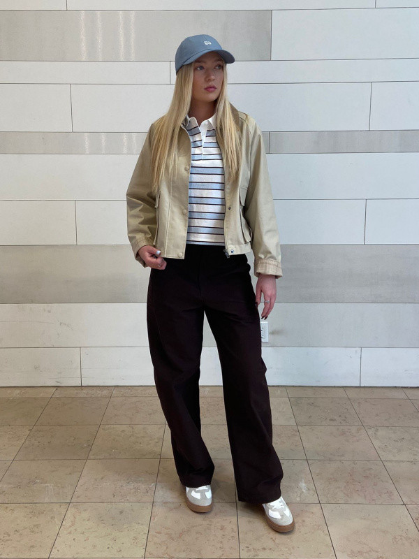 Casual Beige Jacket with Striped Polo and Trucker Hat Alternative Casual Beige Jacket with Striped Polo and Trucker Hat Alternative — Trucker Hat Outfits