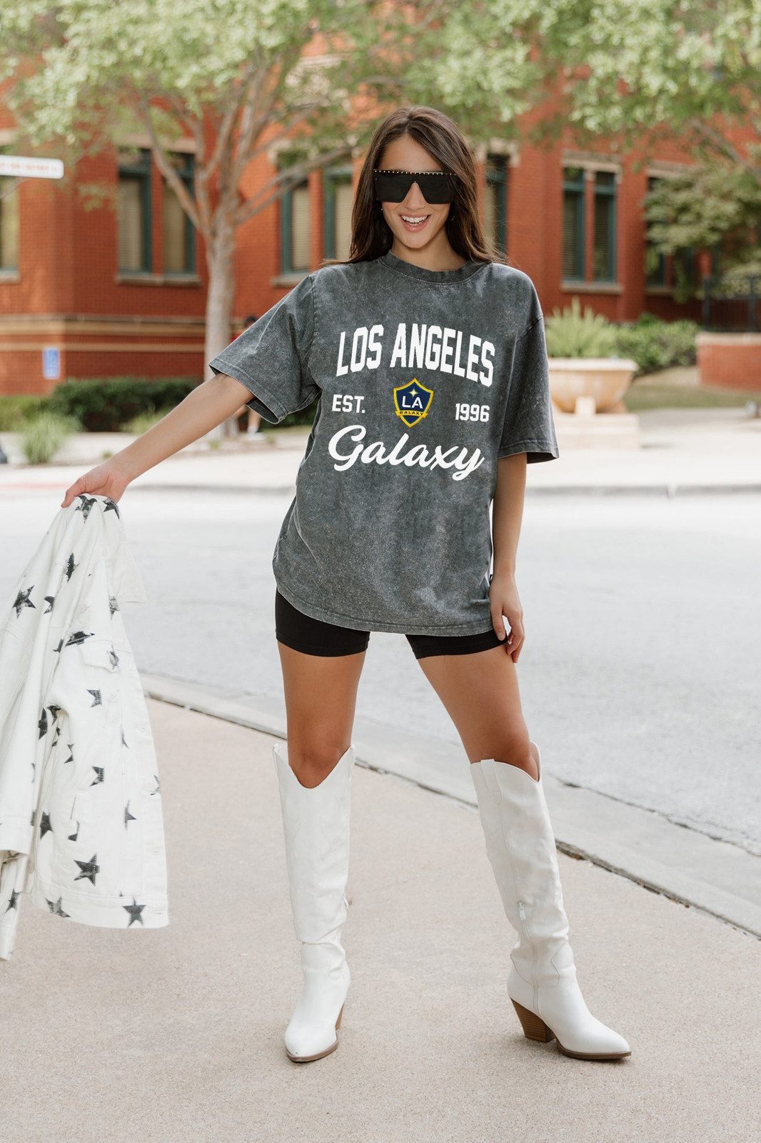White Knee-High Boots Outfit Idea White Knee-High Boots Outfit Idea — Los Angeles Outfits