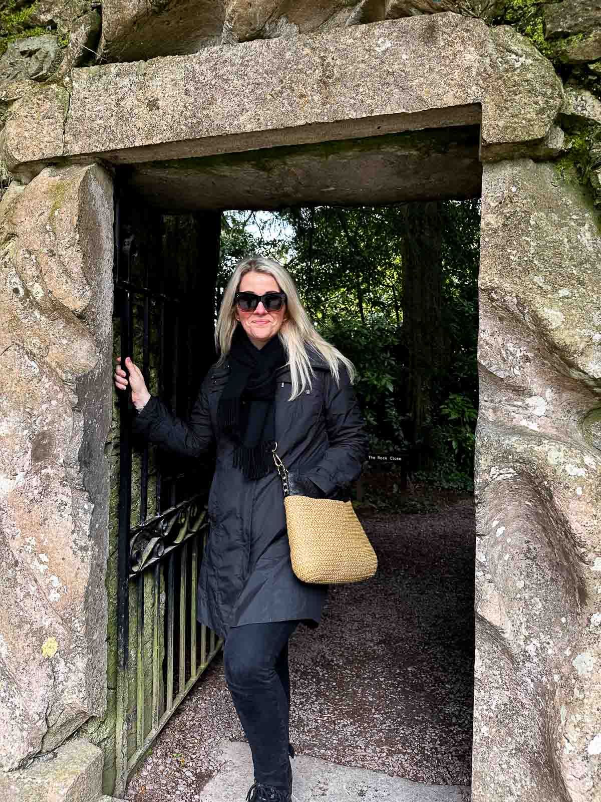 Quilted Jacket and Straw Tote for Outdoor Exploration — Ireland Outfits