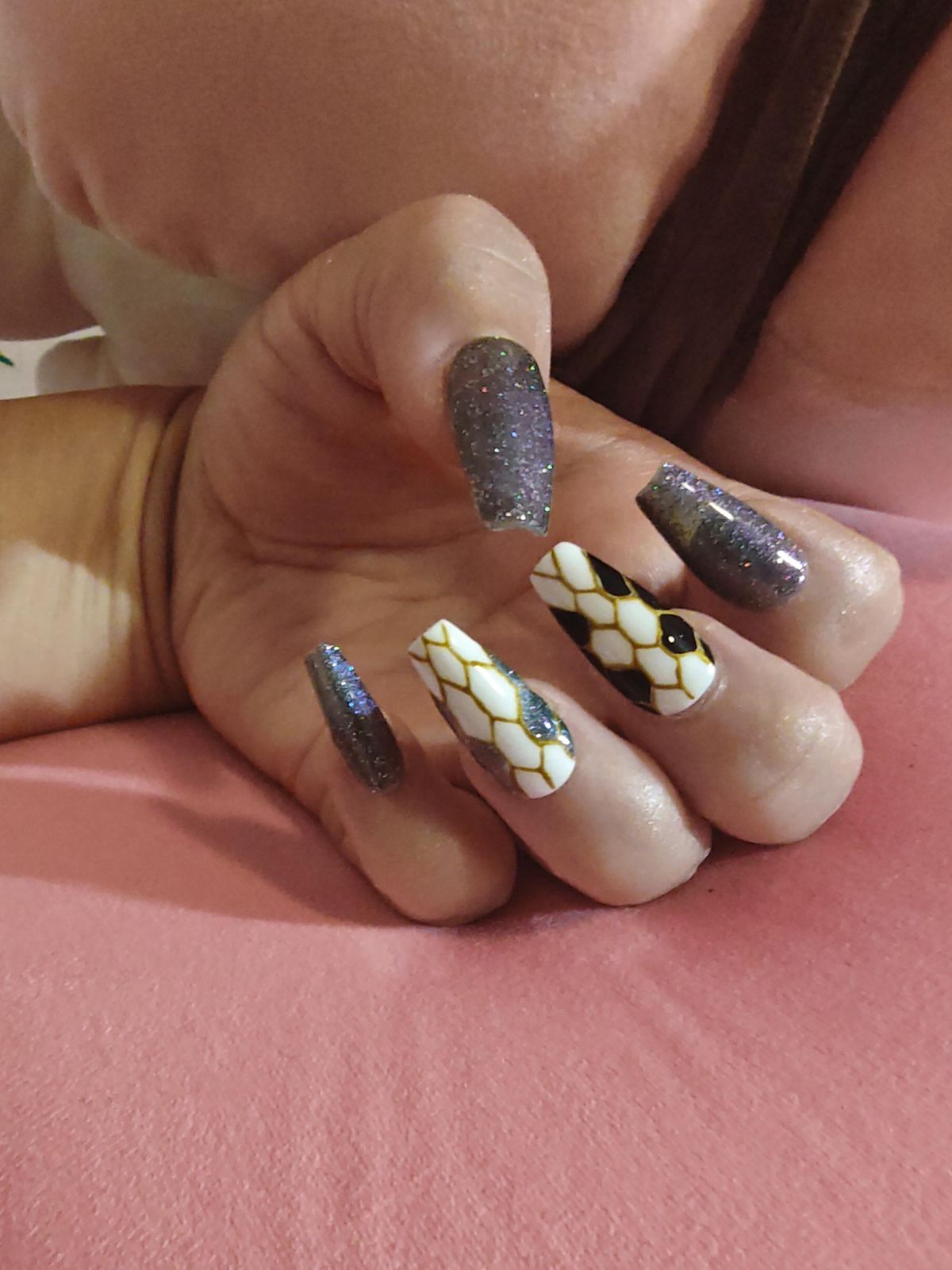 Iridescent White Black Gold Visual Idea Iridescent White Black Gold Visual Idea — Snake Print Nails