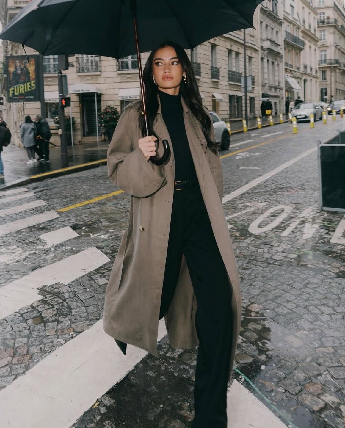 Classic Beige Trench and Turtleneck for a Timeless Rainy Day Classic Beige Trench and Turtleneck for a Timeless Rainy Day — Rainy Day Outfits