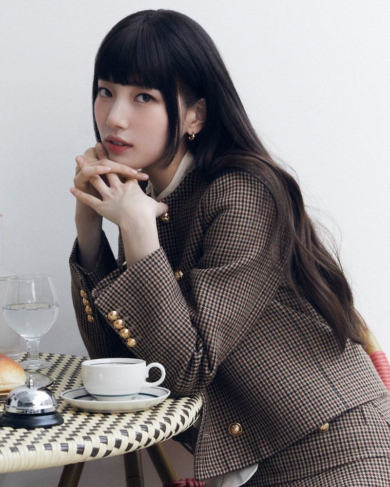 Collarbone Hime Cut With Clean Lines Collarbone Hime Cut With Clean Lines
